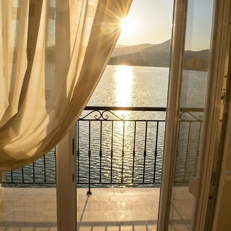 Apartment! μπροστά στη λίμνη στο κέντρο! Kastoria